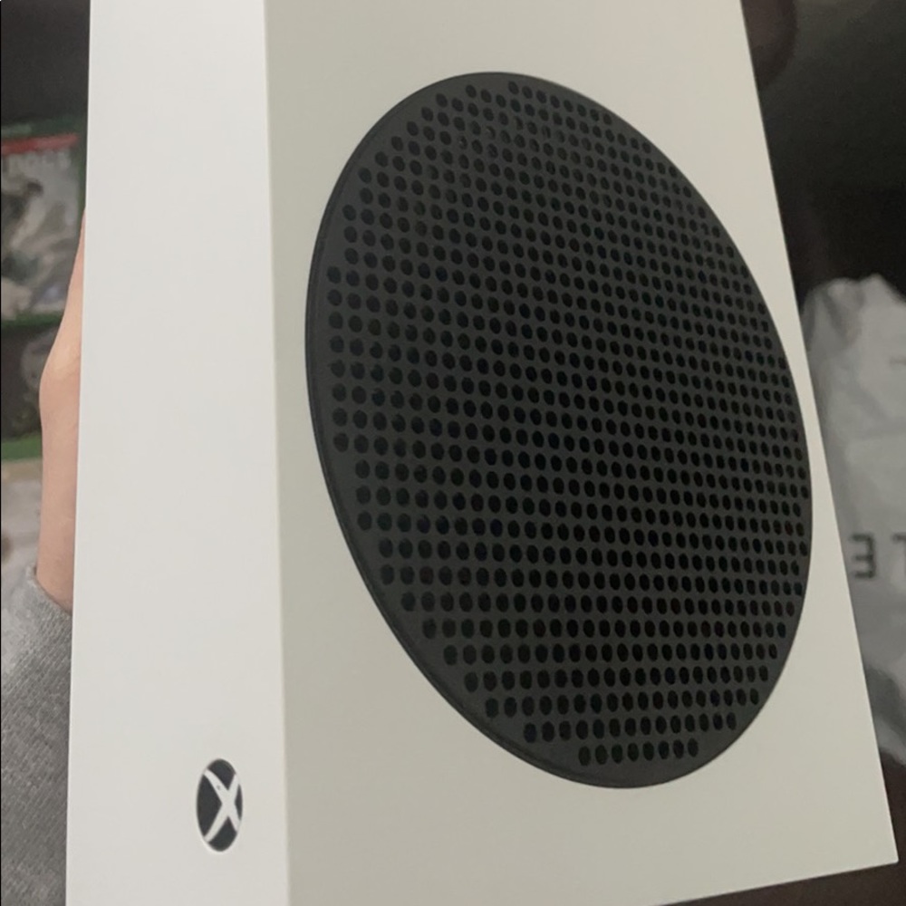 Xbox Series S and Xbox 1 comes with all accessories shown and more